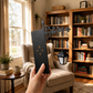 Aparador de livros em miniatura no estilo de poste de iluminação retrô