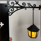 Aparador de livros em miniatura no estilo de poste de iluminação retrô
